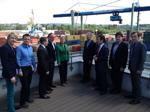 Die Abgeordneten im Andernacher Hafen.